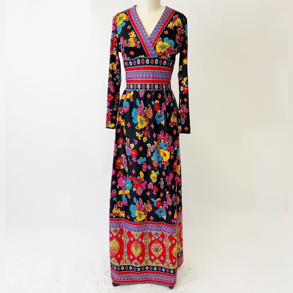 1970s border-print paisley maxi dress 🖤💙💜💛❤️